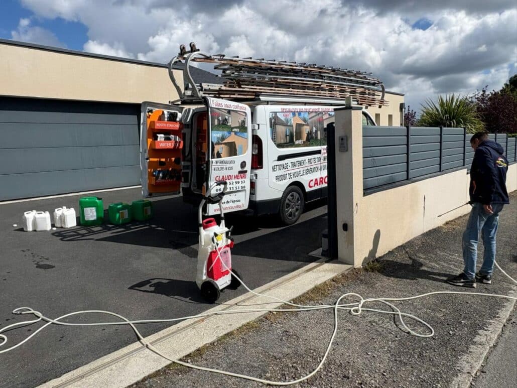 Chantier nettoyage facade par Henri Couvreur artisan Carquefou 44