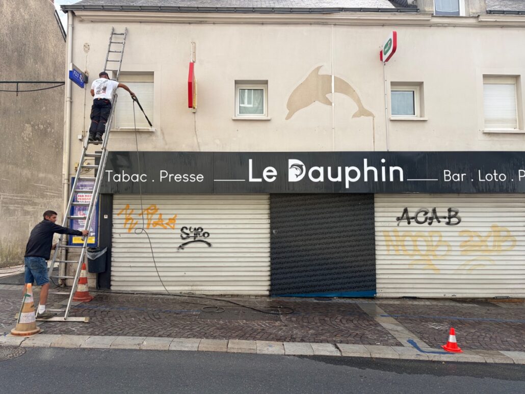 Chantier nettoyage facade par Henri Couvreur artisan Carquefou 44